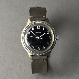 часы Восток с черным циферблатом